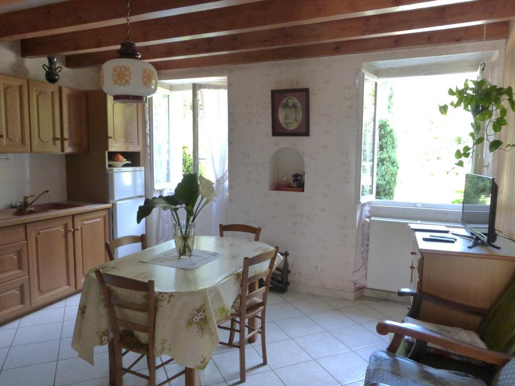 Au Coeur De La Campagne - Gite Non Loins D'Annecy- A 17 Min D'Annecy - Tout Pret D'Aix Les Bains Saint-Girod Habitación foto